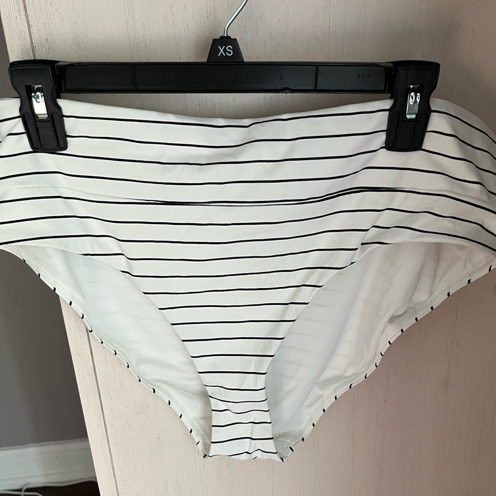 NWOT- Womens Calia Carrie Underwood swim suit bottoms size XL